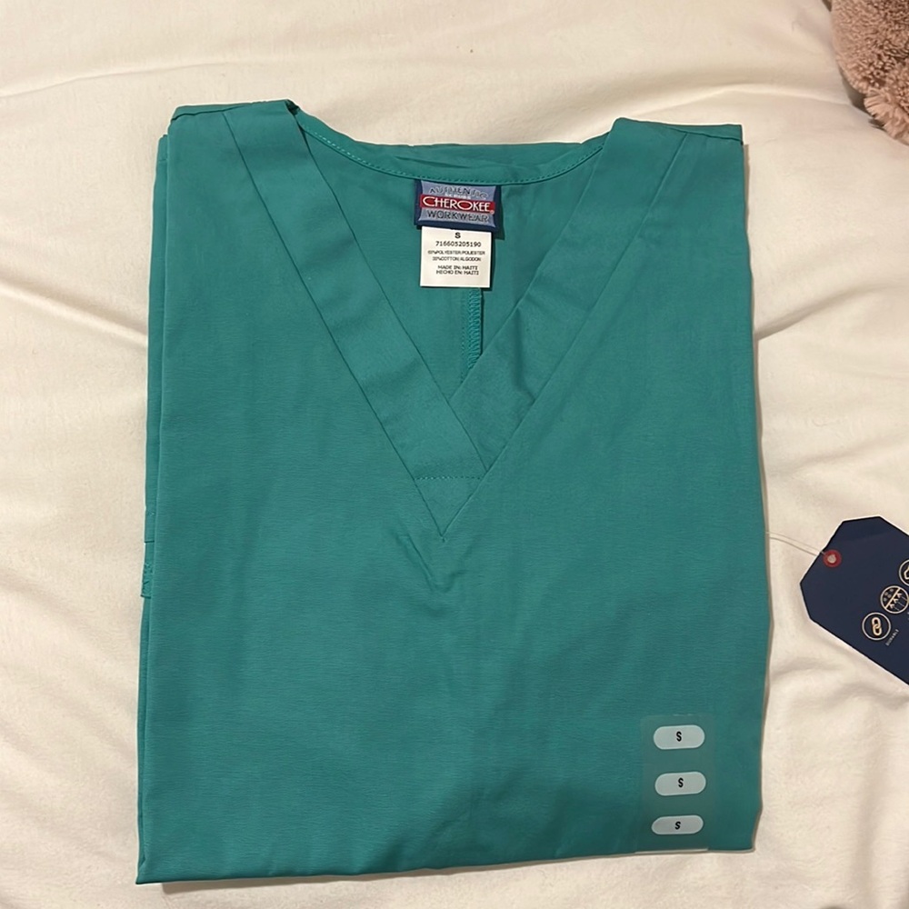 Cherokee scrub top